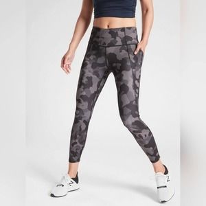 🎃 Athleta Lightning Camo 7/8 Tight XS